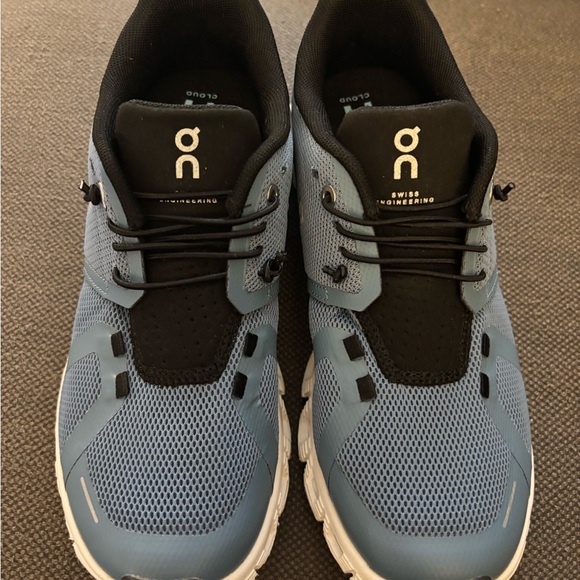 On Cloud 5 running sneakers in the 'Niagara Blue/Black' colorway. 7 new women - Picture 3 of 7